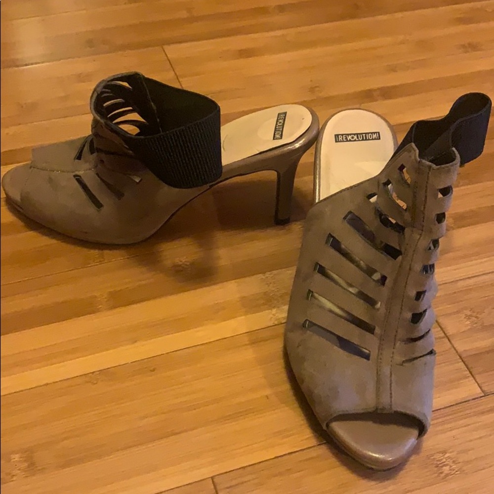 Strapped peep toe mini heel